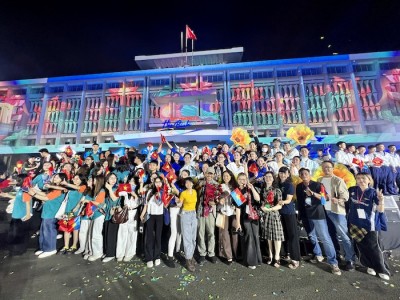 “Bản trường ca hoà bình” – Khi thầy cô và sinh viên Trường Đại học Văn TP. HCM hướng đến 50 năm ngày Giải phóng miền Nam thống nhất đất nước